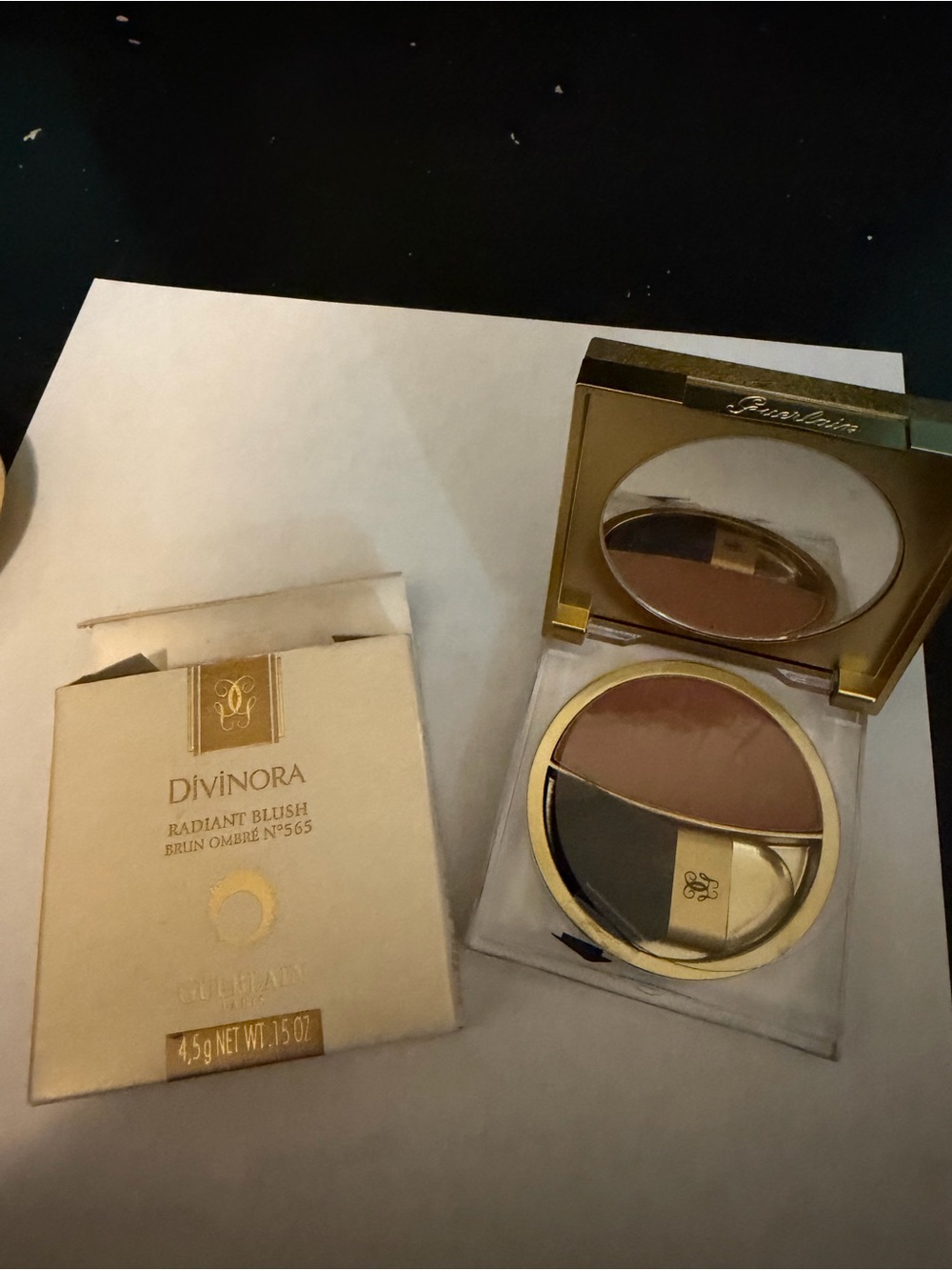 Guerlain Divinora Radiant Blush - Brown (Brun Ombre No. 565)